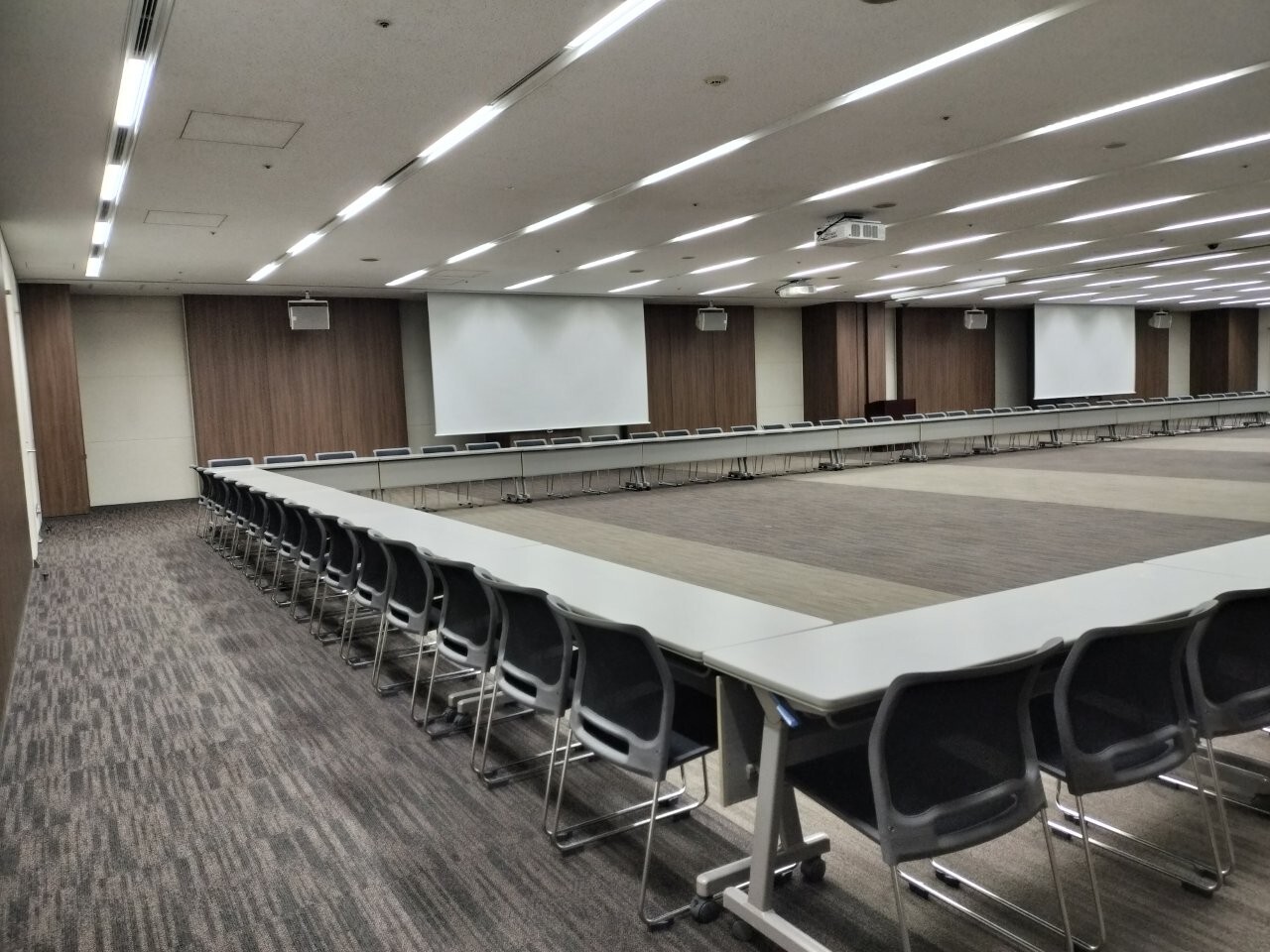 会議室A+B ロの字形式レイアウト図面