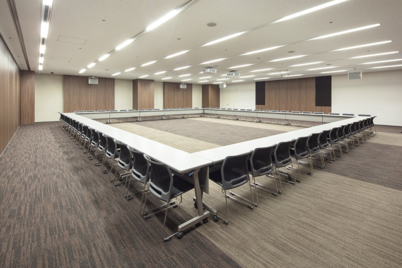 グループ形式(3名掛け)│会議室A