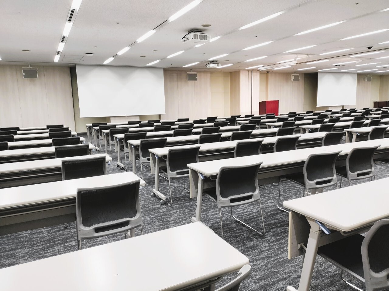 スクール形式(2名掛け横)│会議室A+B